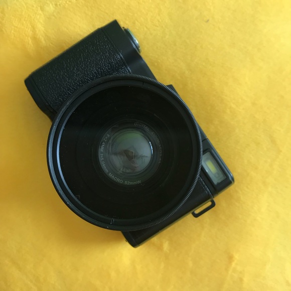 Vlogging Camera - Picture 3 of 5